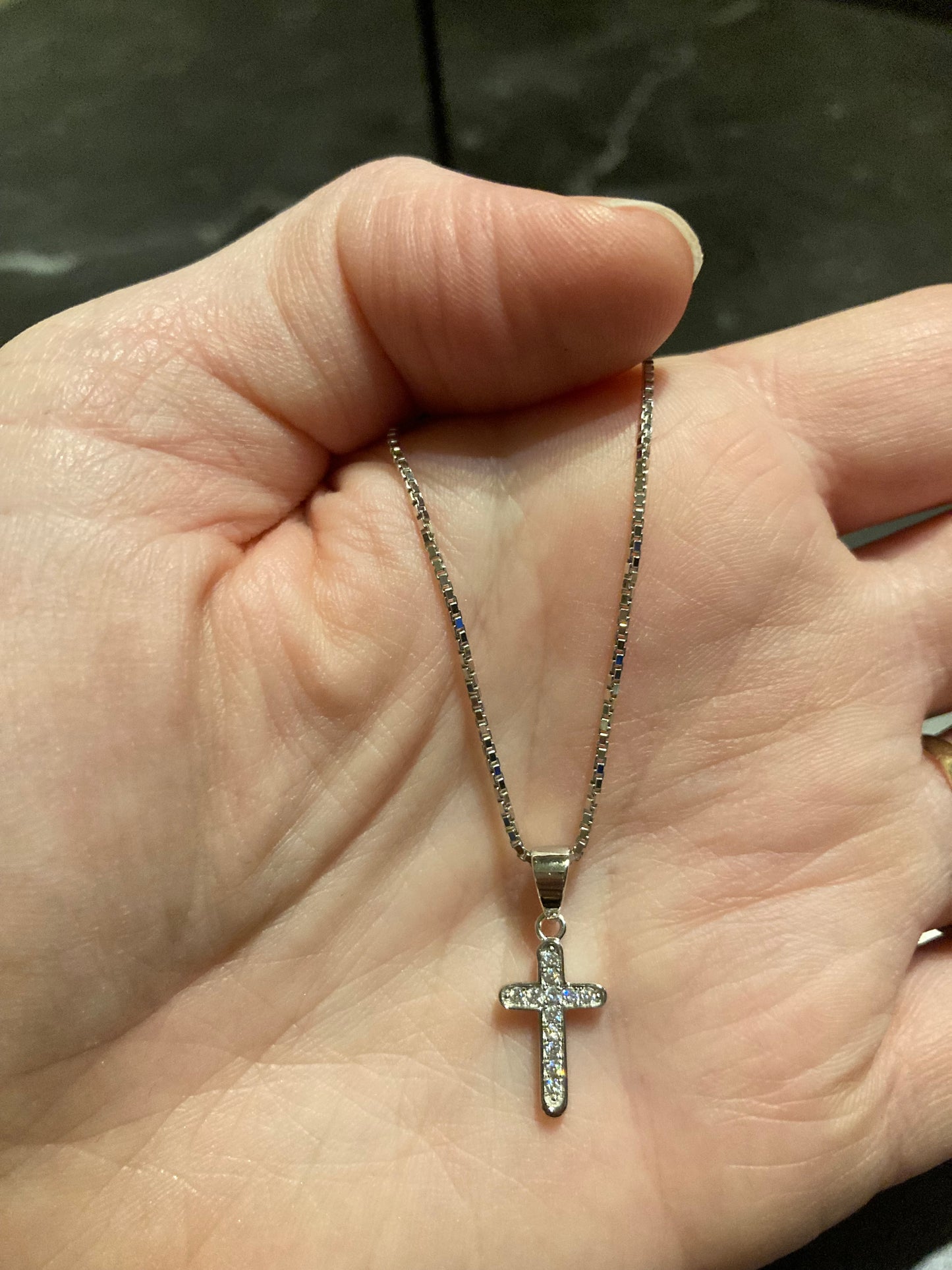Halskjede & Sølvkors med zirkonia