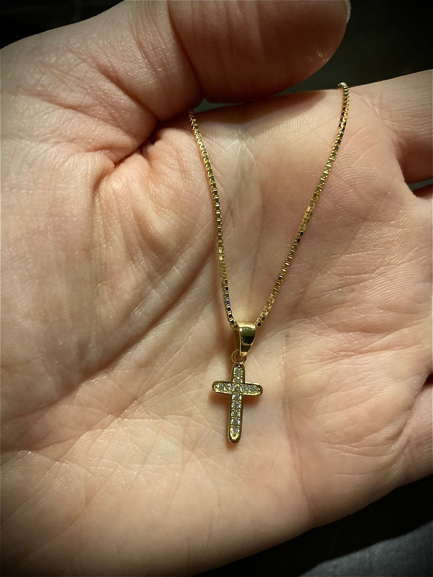 Halskjede & Sølvkors med zirkonia